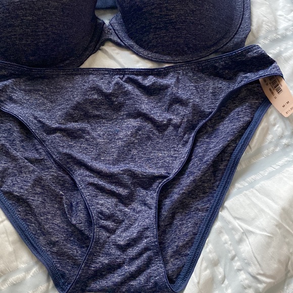 Victoria’s Secret Bra and panty set - Picture 3 of 4